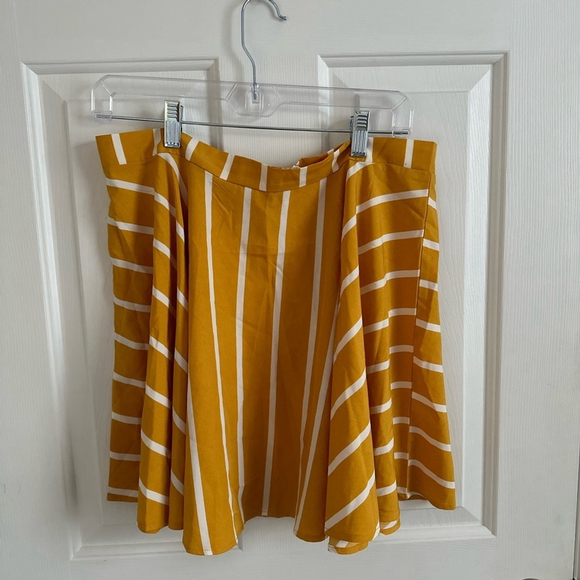 Yellow mini skirt set XL - Picture 6 of 9